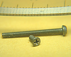 チタン製ナベ０番１種小ネジ２×４、ナベ小ネジ２×２０